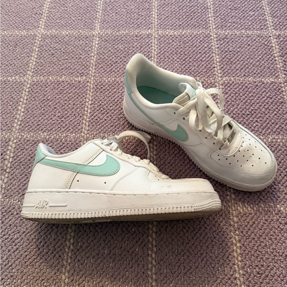 Nike Women's Sneakers in White and Mint